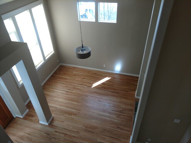 Building Photo - SW Bend - 3 Bed 2.5 Bath -Fenced-Corner lot-Amenities