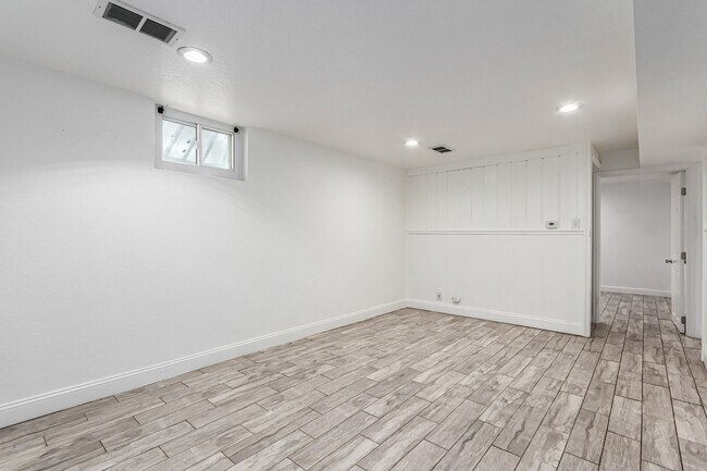 Building Photo - 1175 Dayton St