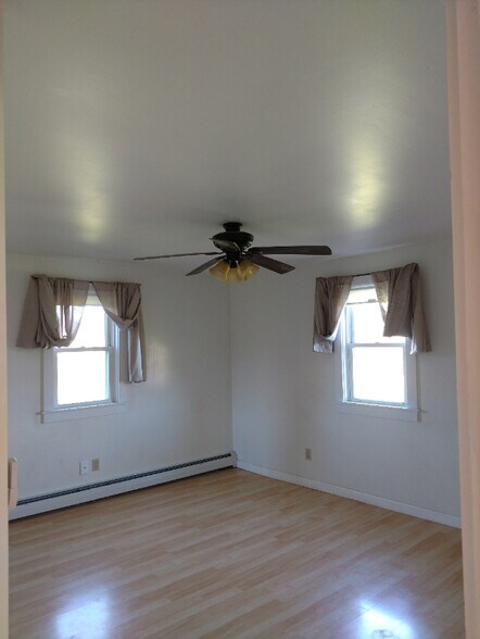 Building Photo - 1408 Latham Rd