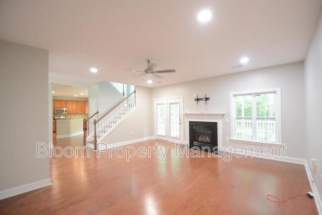 Building Photo - 8566 Royal Palm Ln