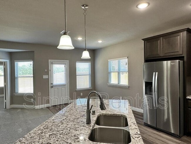 Building Photo - Ashwood Dr 7817