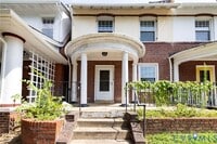 Building Photo - 2302 Maplewood Ave