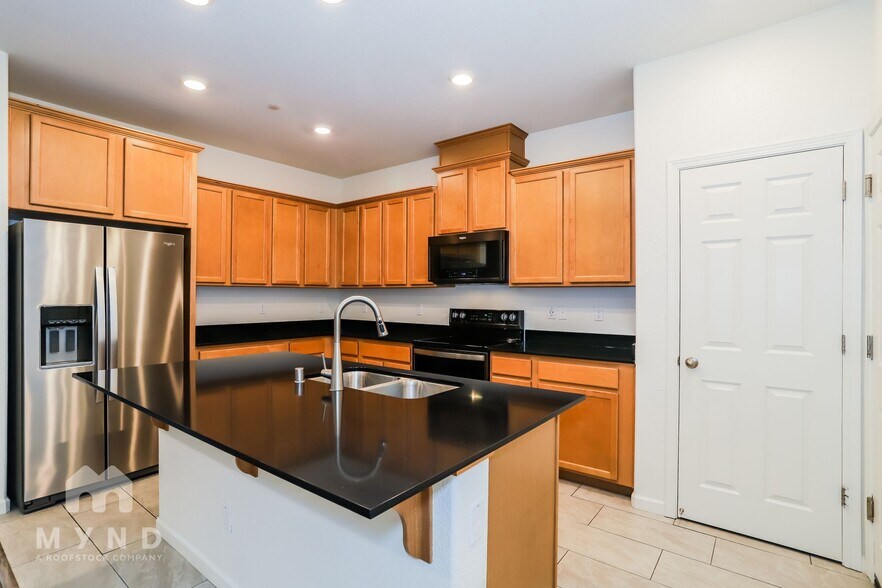 Building Photo - 7942 Pitcher St