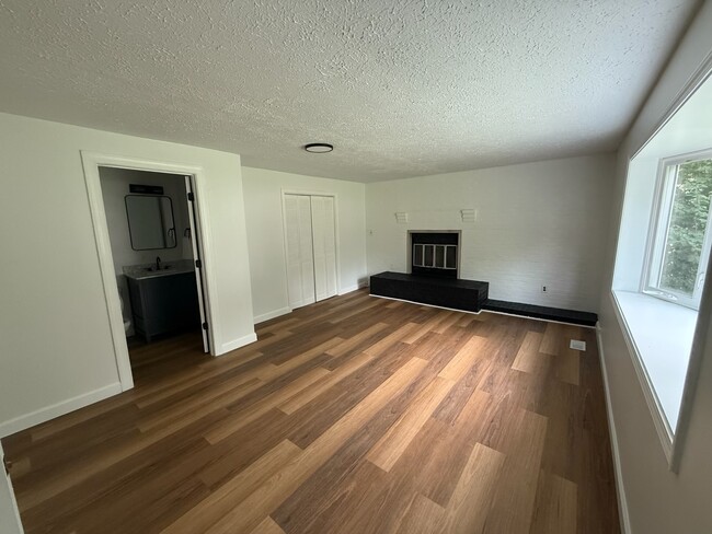 Building Photo - 5145 Patterson St