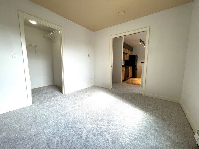 Building Photo - 1Bd/1Ba Seattle Condo