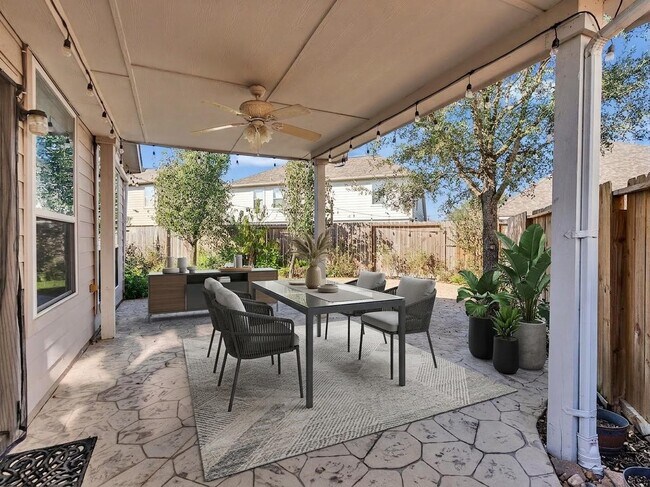 Building Photo - 9915 Valance Way