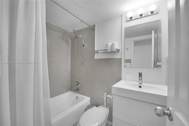 Building Photo - 1500 Bay Rd