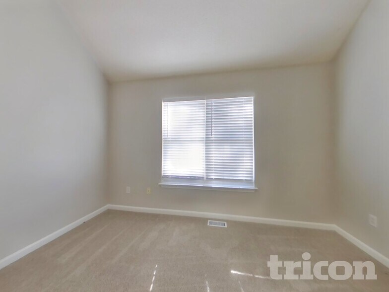 Building Photo - 3350 Slate Dr