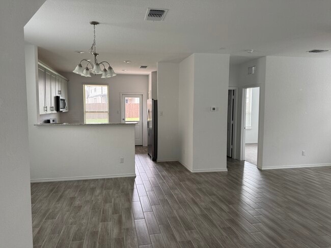 Building Photo - 108 Banyon Dr