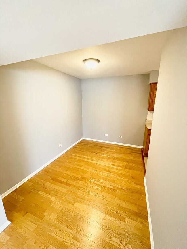 Building Photo - 10425 Natoma Ave