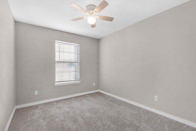 Building Photo - "Charming 3-Bed Retreat with 2 Full Baths in Fort Walton Beach!"