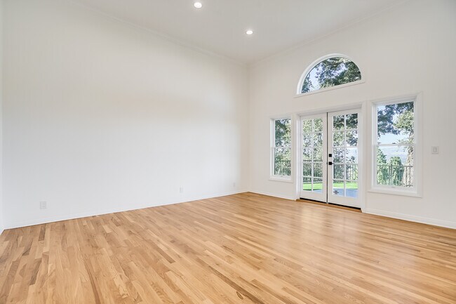 Building Photo - 15851 Mulholland Pl