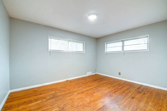 Building Photo - Charming Mid-Century Home with Basement and Fenced Backyard!