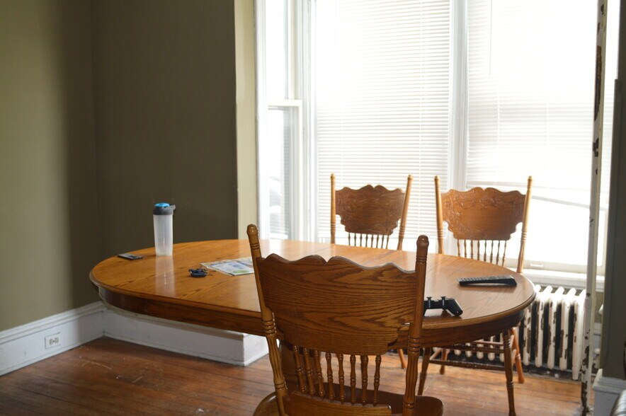 Livingroom - 1425 6th St SE
