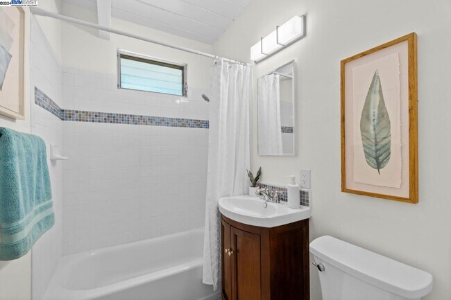 Building Photo - 801 Richmond Ave