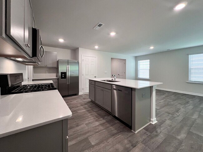 Building Photo - 258 Palm Dr