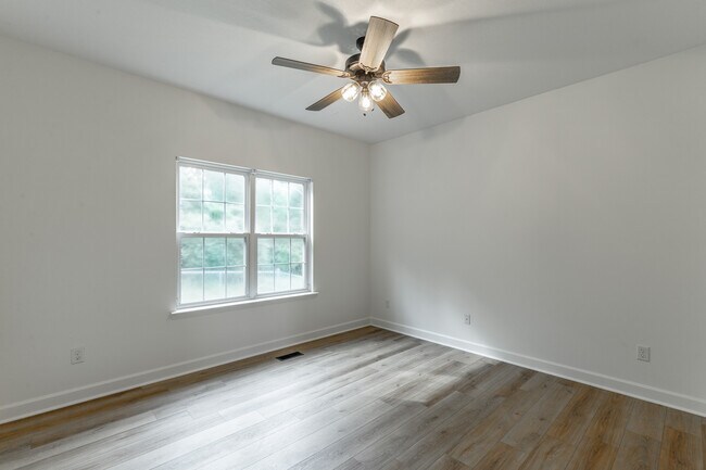 Building Photo - 7782 Prince Dr