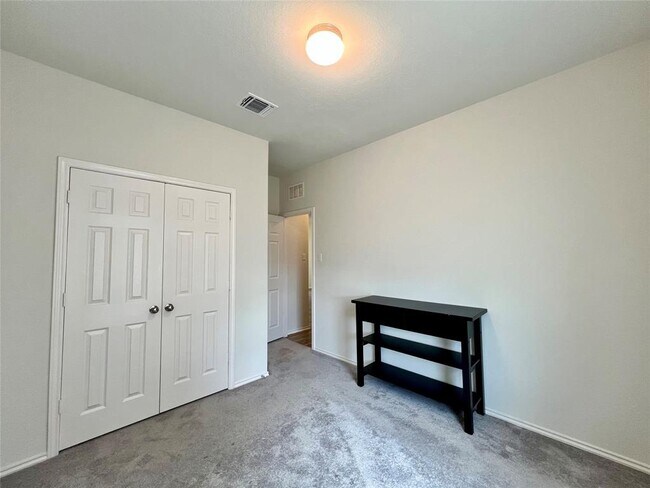 Building Photo - 220 Pepperbark Loop