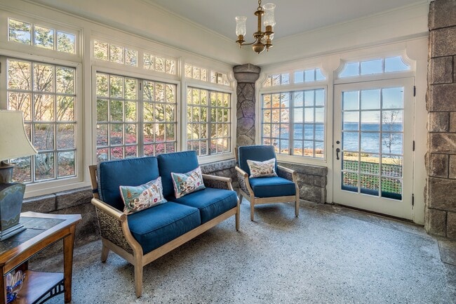 Building Photo - 39 Rockcraft