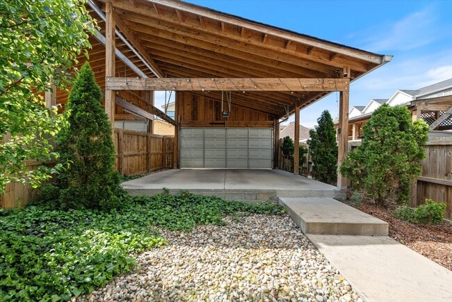 Building Photo - Beautiful Home in Nashville!