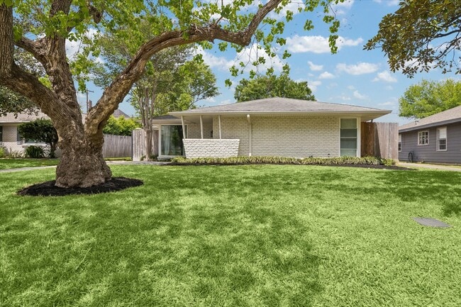 Building Photo - 3110 Castlewood St