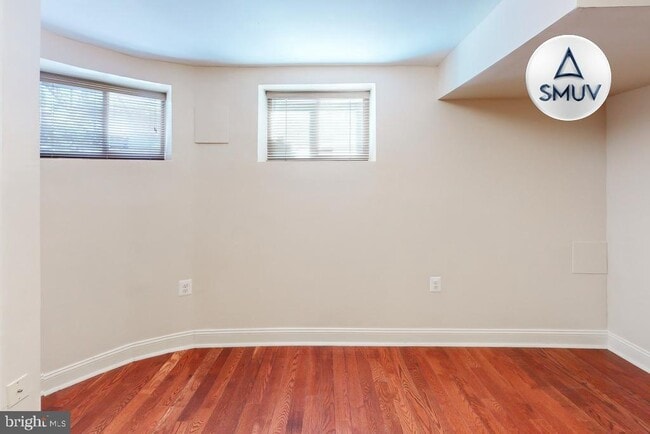 Building Photo - 2225 Brookfield Ave
