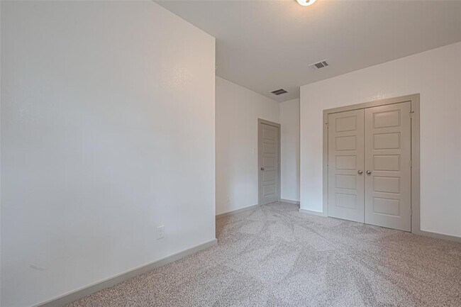Building Photo - 11622 Twain Dr