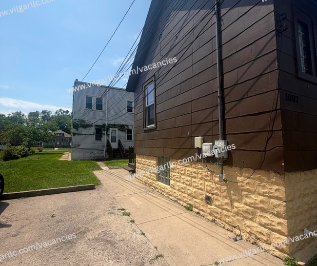 Building Photo - 1007 Becker St
