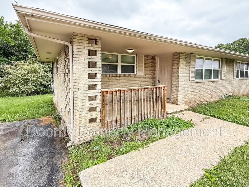 Building Photo - 7490 Austin Dr