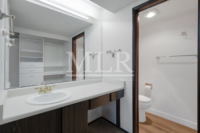 Building Photo - Peaceful 2 bed 2 bath condo