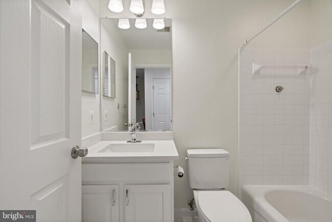 Building Photo - 5061 Kilburn St