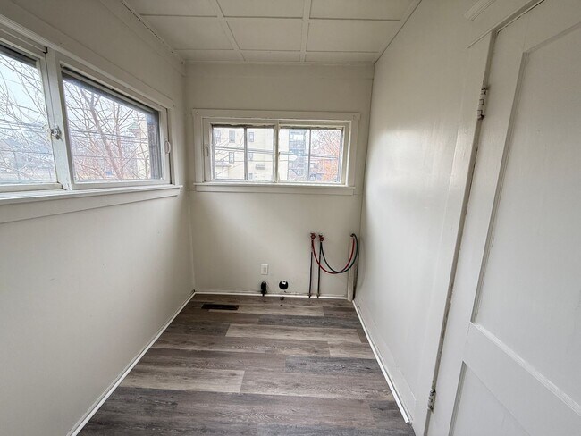 Building Photo - 340-342 W Wesley St