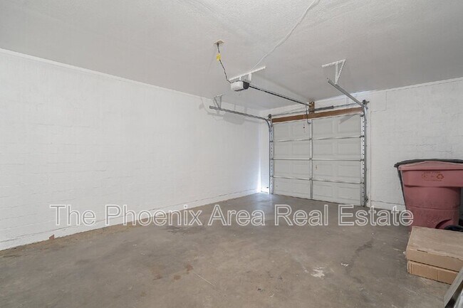 Building Photo - 8532 E Chaparral Rd
