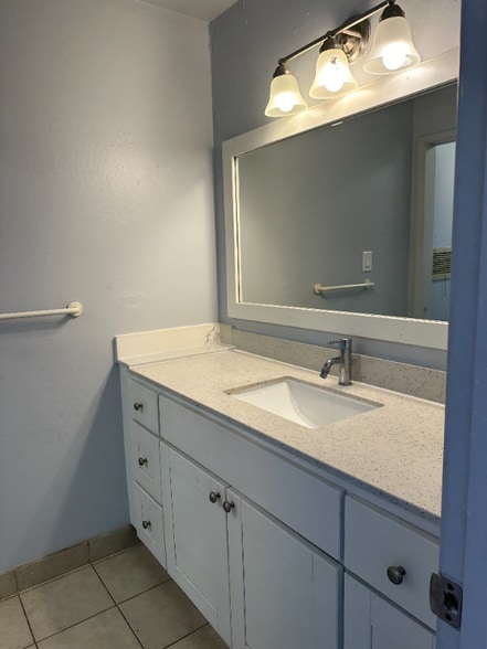 Building Photo - 320 Franciscan Ct