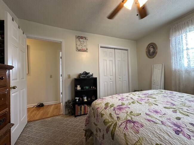 Building Photo - 4 Bed/2 Bath Brick Home - Church Hill TN