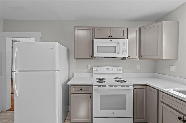 Building Photo - 28 Island Ave