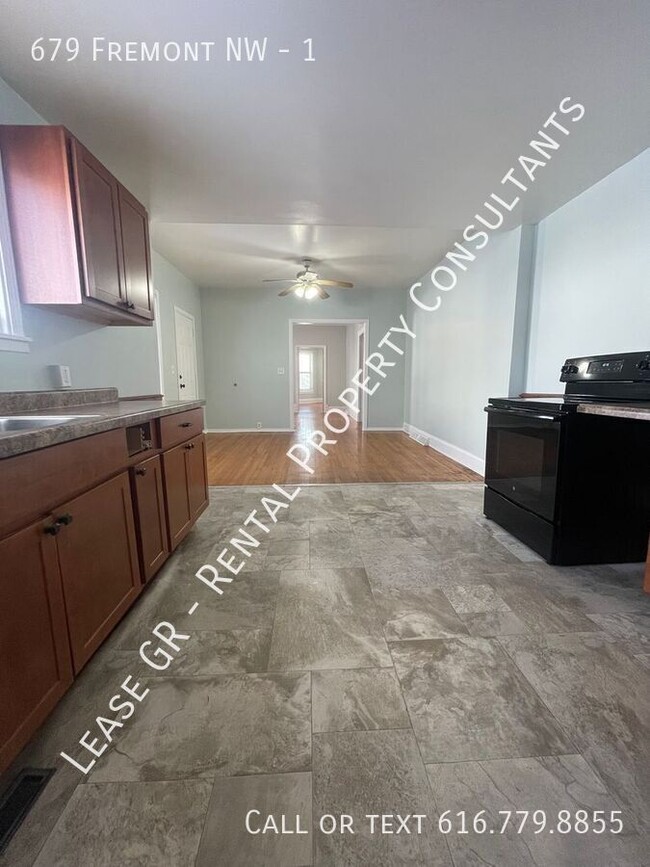 Building Photo - Come see this great 2 bedroom lower unit!