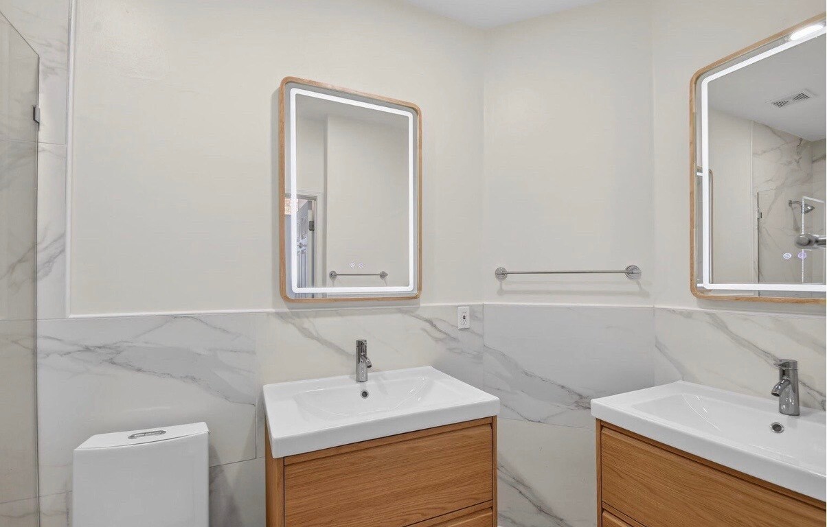 Building Photo - 695 Hibiscus St