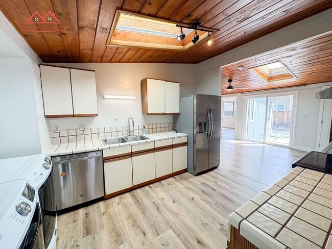 Building Photo - 18731 Hanna Dr