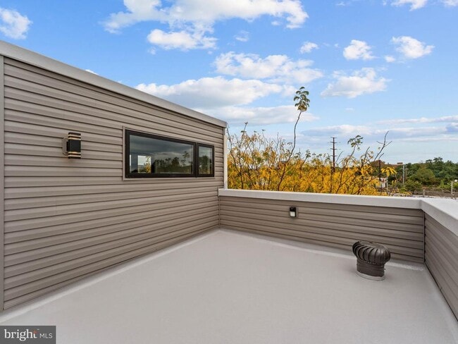 Building Photo - 1682 N 54th St