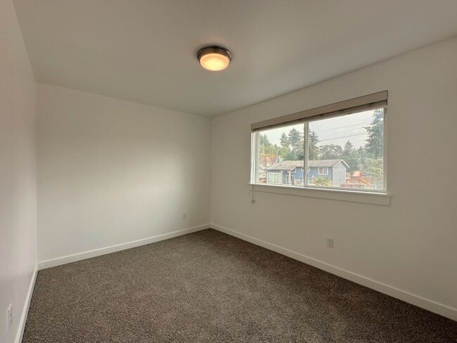 Building Photo - Modern & Stylish 4 Bed, 2.5 Bath Remodel!