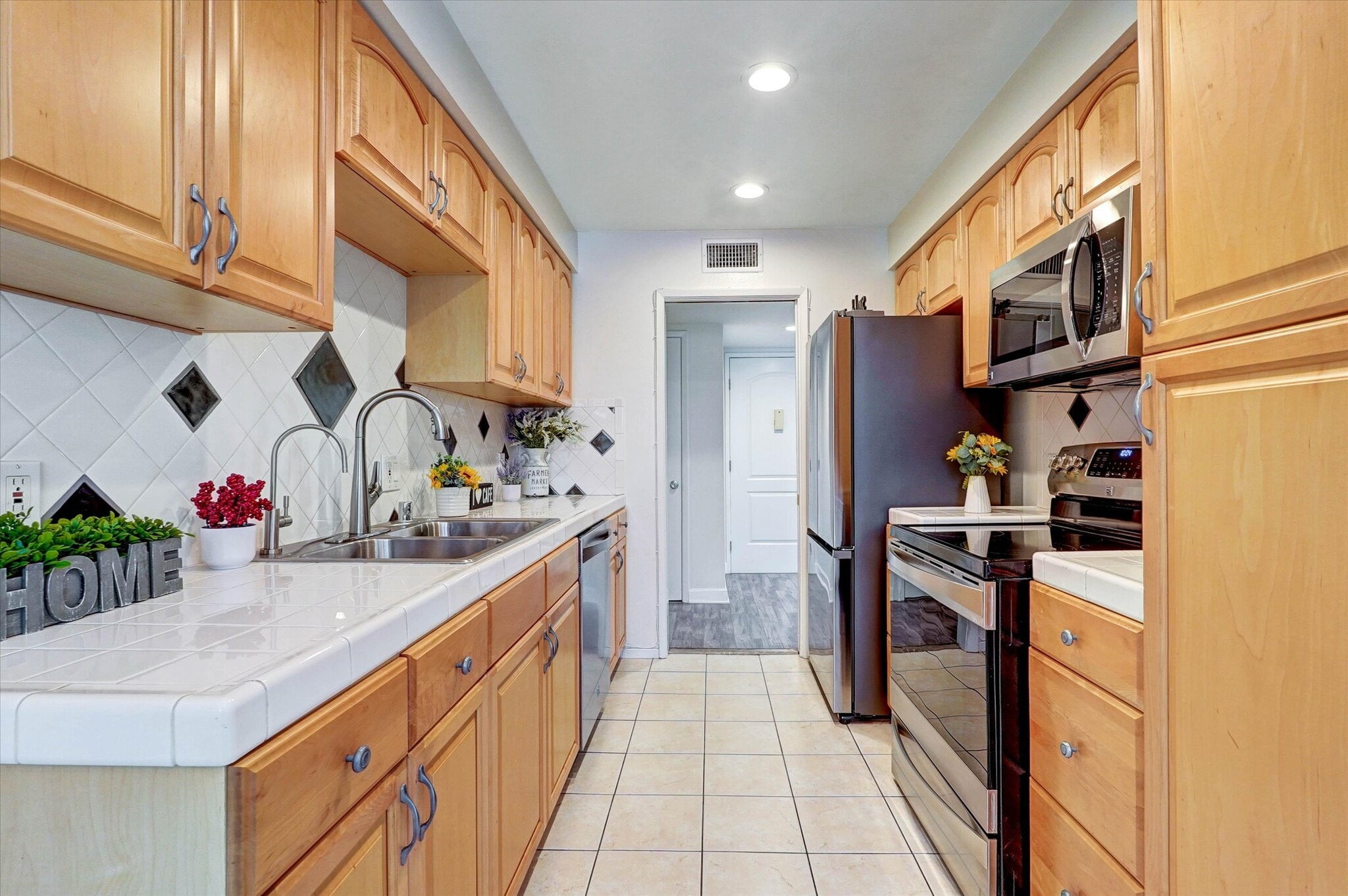 Kitchen - 4637 Willis Ave