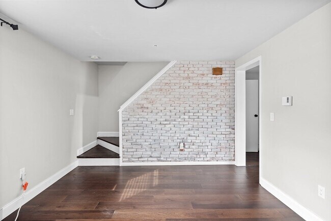 Building Photo - 37 Canal St