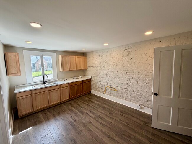 Building Photo - 807 2nd Ave N