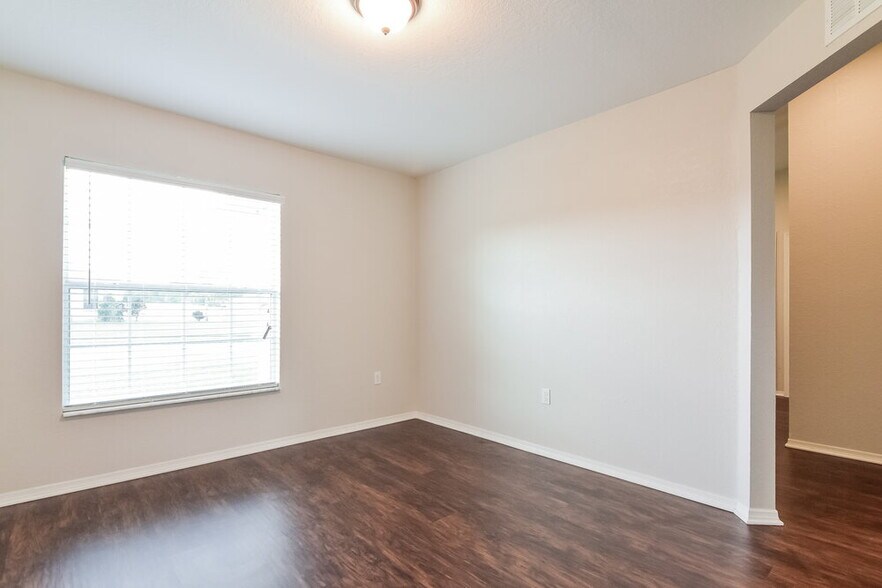 Building Photo - 2146 Mirasol Dr