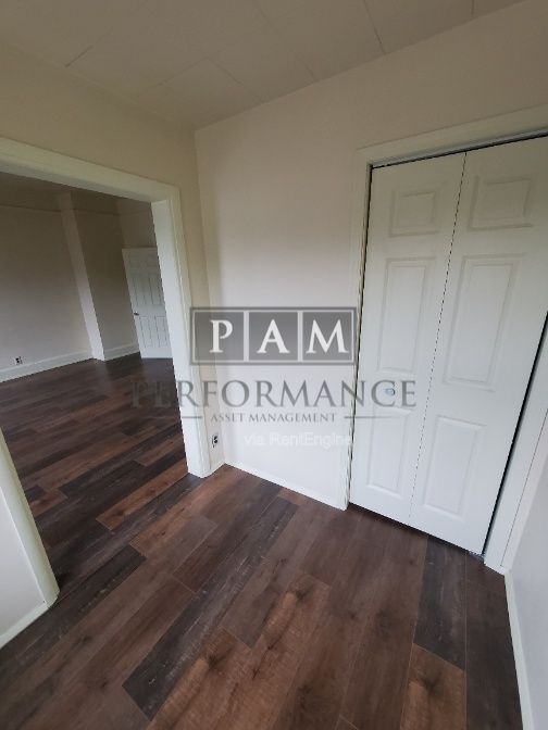 Building Photo - 919 E Brady St