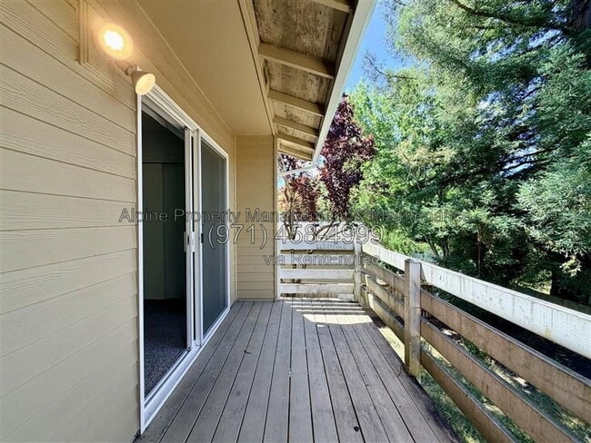 Building Photo - 18317 SW Jann Dr