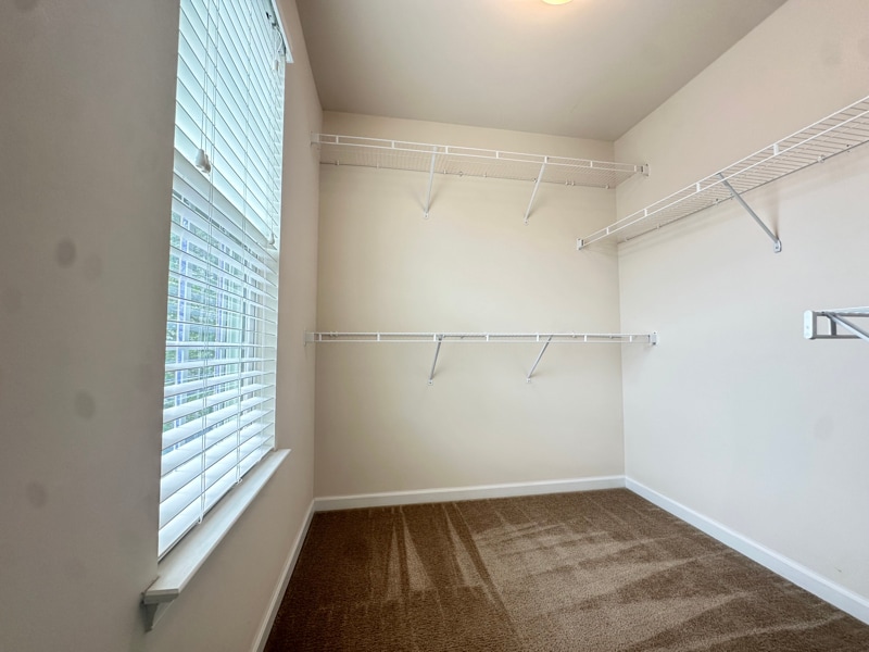 Building Photo - 2501 Silverthorn Dr
