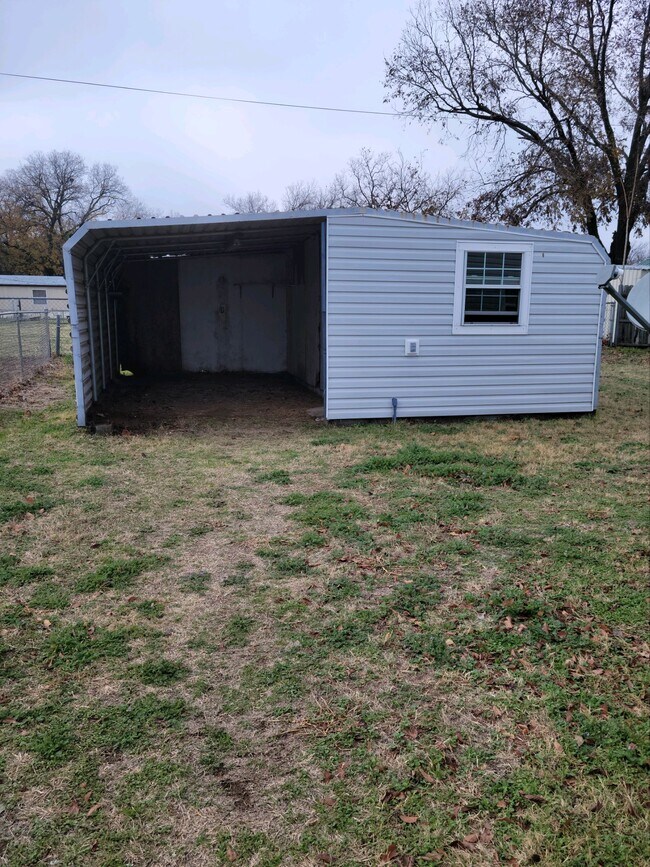 Building Photo - 307 S Berry St