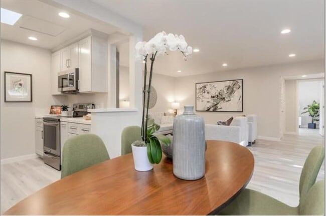 Building Photo - 1-Bedroom Unit with Parking in Mountain View, CA!